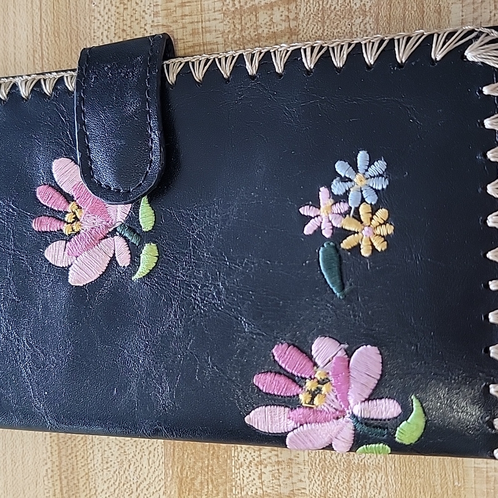 Leather Wallet with Stitching - Picture 2 of 7